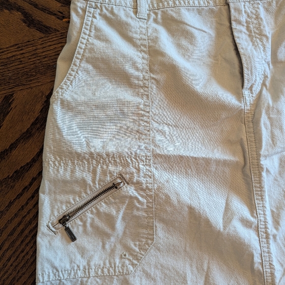 Eddie Bauer Women's Skirt, Tan, Size 2, Sits Knee, Cargo Style - Picture 3 of 5